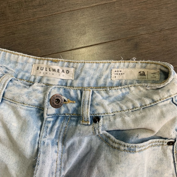Bullhead Light Blue Acid Was Mom Jean Short Women’s 7 - Picture 4 of 5